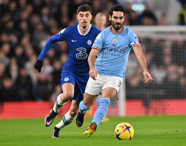 两者之间的 两者之间的